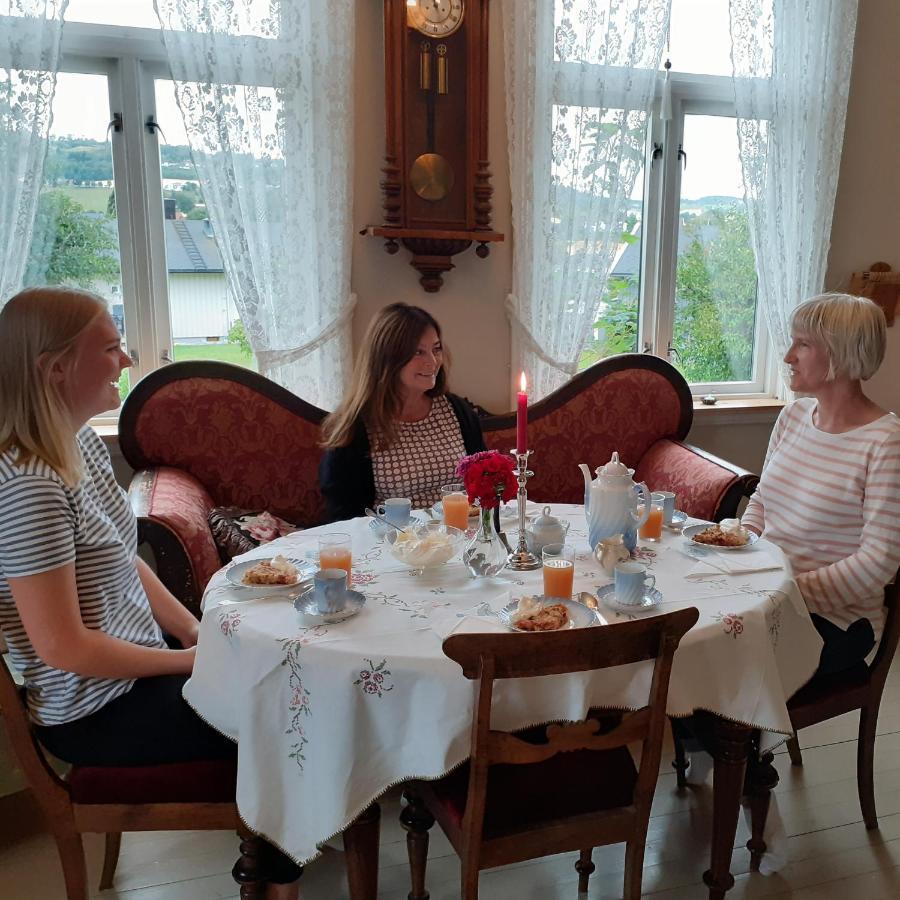Stromnes - Oldefars Gjestehus Inderoy Straumen  Esterno foto